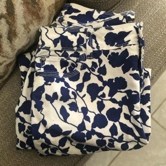 Dana Buchman Denim - Dana Bachman Blue And White Ankle Jeans Size 8